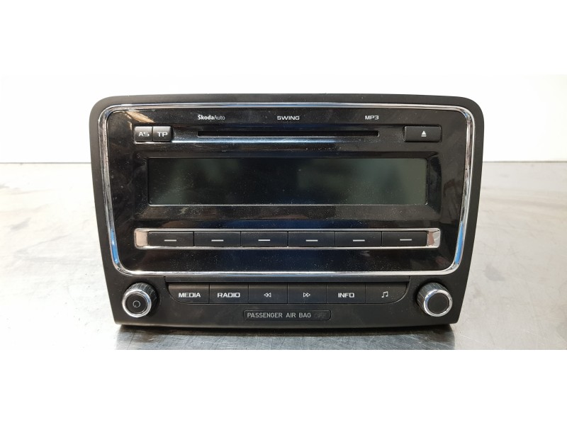 Recambio de sistema audio / radio cd para skoda superb combi (3t5) active referencia OEM IAM 3T0035161  
