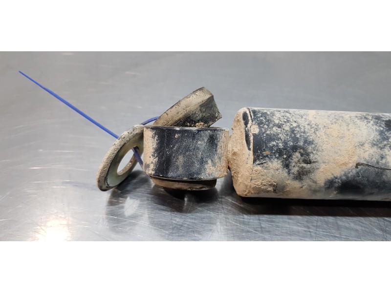 Recambio de amortiguador trasero izquierdo para nissan patrol gr (y61) comfort referencia OEM IAM 56200VB085  