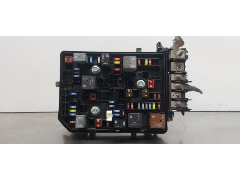 Recambio de caja reles / fusibles para opel astra k lim. 5türig business referencia OEM IAM 15514069  