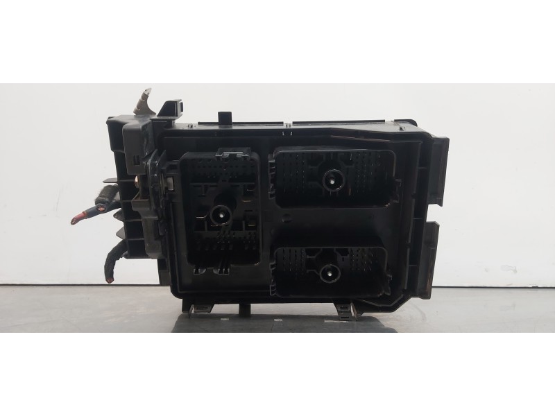 Recambio de caja reles / fusibles para opel astra k lim. 5türig business referencia OEM IAM 15514069  