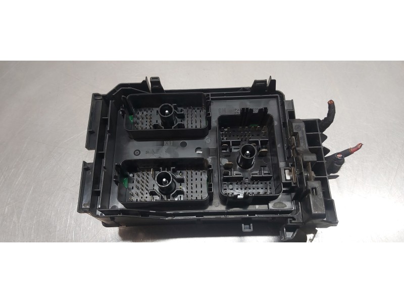 Recambio de caja reles / fusibles para opel astra k lim. 5türig business referencia OEM IAM 15514069  