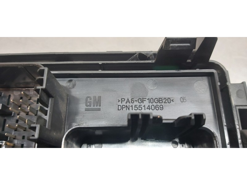 Recambio de caja reles / fusibles para opel astra k lim. 5türig business referencia OEM IAM 15514069  