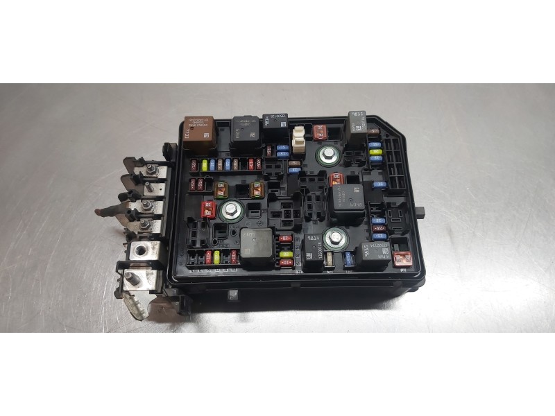 Recambio de caja reles / fusibles para opel astra k lim. 5türig business referencia OEM IAM 15514069  