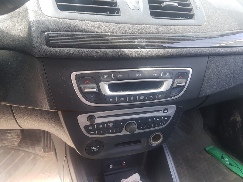 renault megane iii berlina 5 p del año 2011