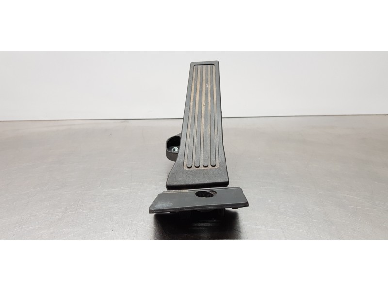 Recambio de pedal acelerador para hyundai tucson style 4wd referencia OEM IAM 32700B1000  