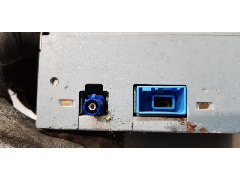 Recambio de sistema dvd para land rover discovery v6 td hse referencia OEM IAM YIB500120  