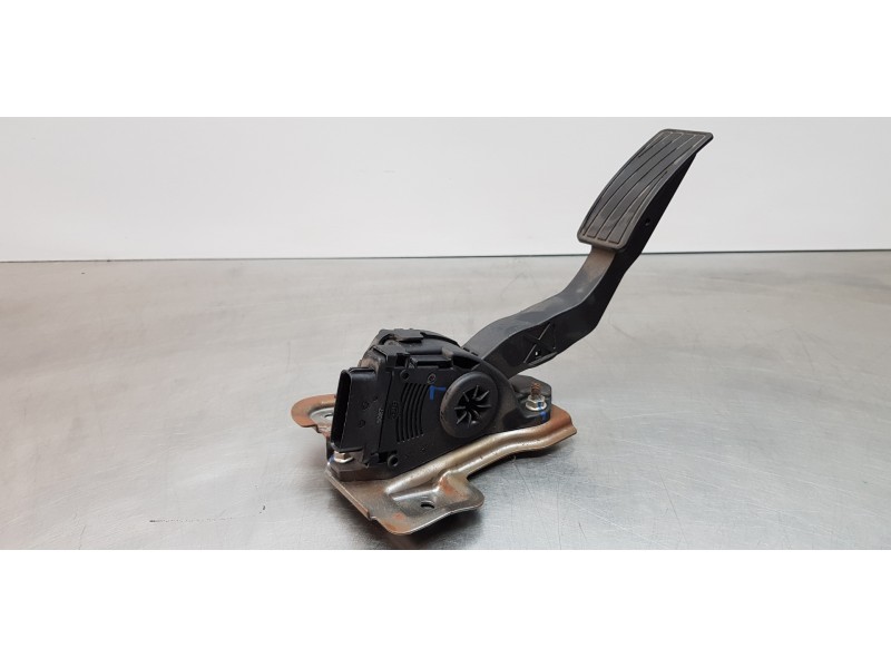 Recambio de pedal acelerador para suzuki sx4 glx referencia OEM IAM 4940068L51  
