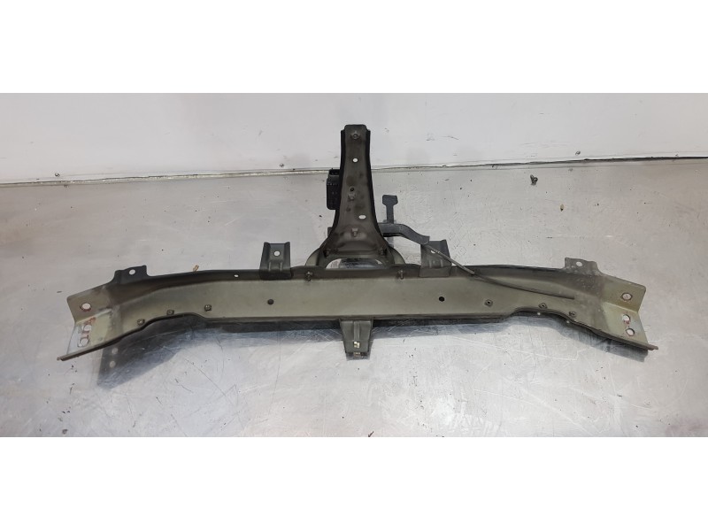 Recambio de travesaño superior para ssangyong actyon 200 xdi 4wd limited referencia OEM IAM 4051008004  