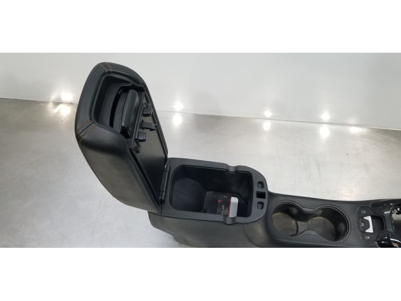 Recambio de apoyabrazos central para jeep compass ii longitude 4x4 referencia OEM IAM 5ZK07LT5AB 6GN88DX9AD 