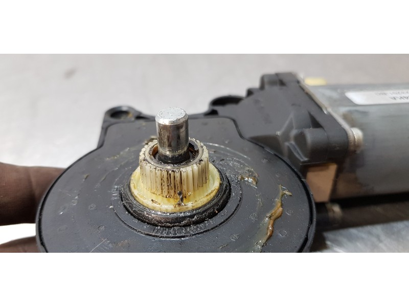 Recambio de motor elevalunas delantero izquierdo para ford transit connect (tc7) furgón (2006) referencia OEM IAM 2T14V23201BG   Recambio de motor elevalunas delantero izquierdo para ford transit connect (tc7) furgón (2006) referencia OEM IAM 2T14V23201BG