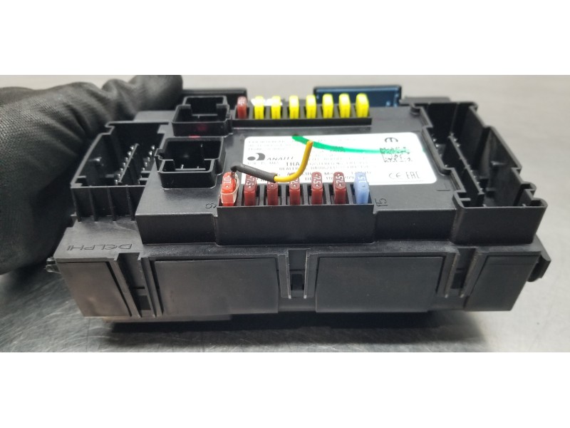 Recambio de caja reles / fusibles para jeep compass ii longitude 4x4 referencia OEM IAM 68381686AB P68381686AB 