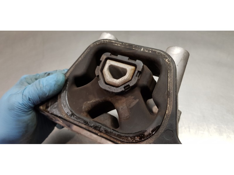 Recambio de soporte motor izquierdo para suzuki sx4 glx referencia OEM IAM 1162060R00  