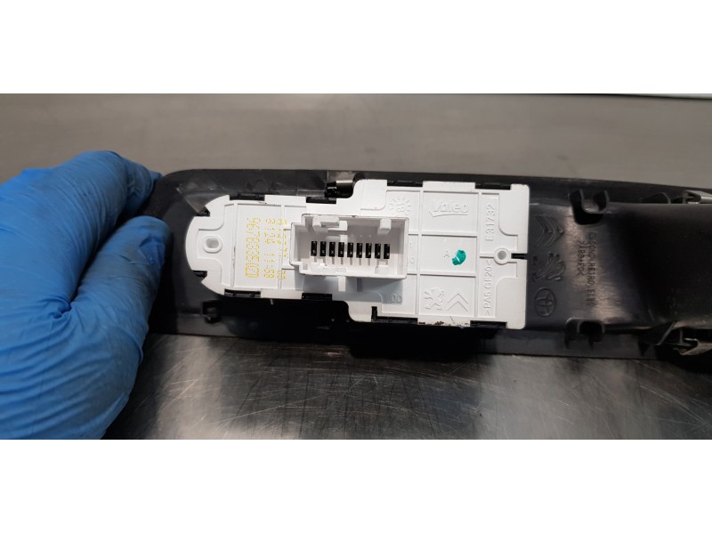 Recambio de mando elevalunas delantero izquierdo para peugeot expert furgón pro standard referencia OEM IAM 98144414ZD  