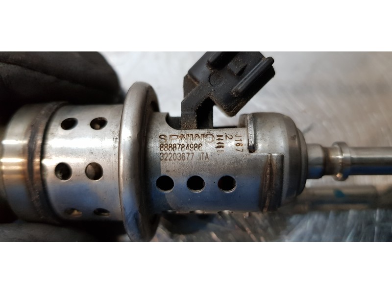 Recambio de inyector para volvo xc60 r design awd referencia OEM IAM 32203677  