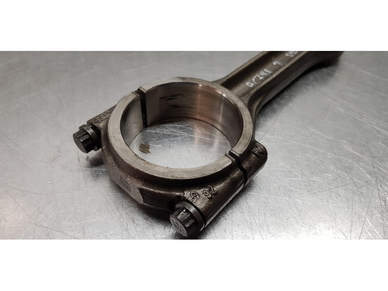 Recambio de biela para volkswagen tiguan edition bmt referencia OEM IAM 04L105401A  