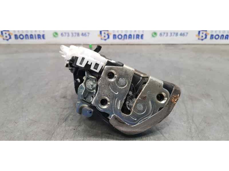 Recambio de cerradura puerta trasera derecha para toyota yaris hsd city referencia OEM IAM 690500D310  