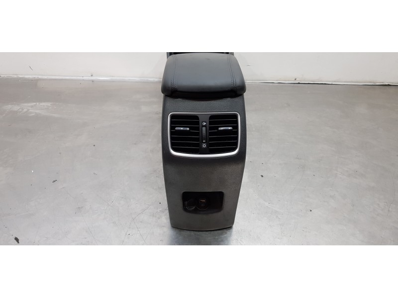 Recambio de apoyabrazos central para hyundai tucson klass 2wd referencia OEM IAM 84610D7CB0TTP  