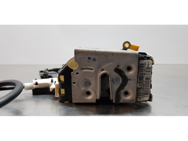 Recambio de cerradura puerta delantera izquierda para jeep compass ii longitude 4x4 referencia OEM IAM 68211097AB P68211097AB 