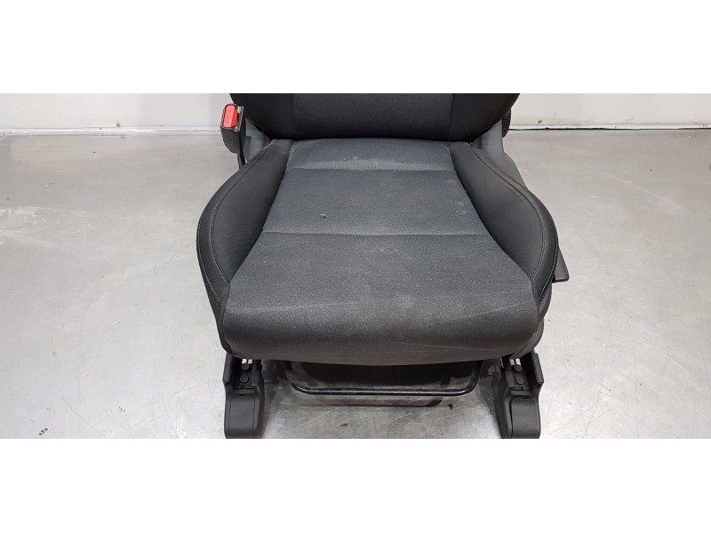 Recambio de asiento delantero izquierdo para hyundai tucson klass 2wd referencia OEM IAM 88100D7012NNH  