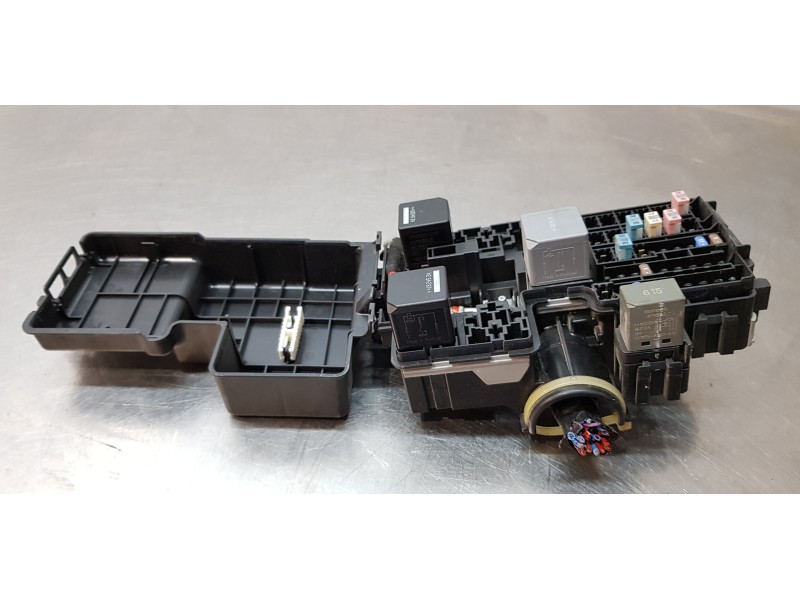 Recambio de caja reles / fusibles para volvo xc60 r design awd referencia OEM IAM 31384034  