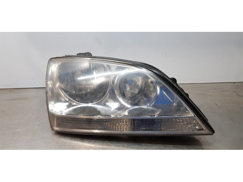 Recambio de faro derecho para kia sorento 2.5 crdi ex referencia OEM IAM 921023E010  