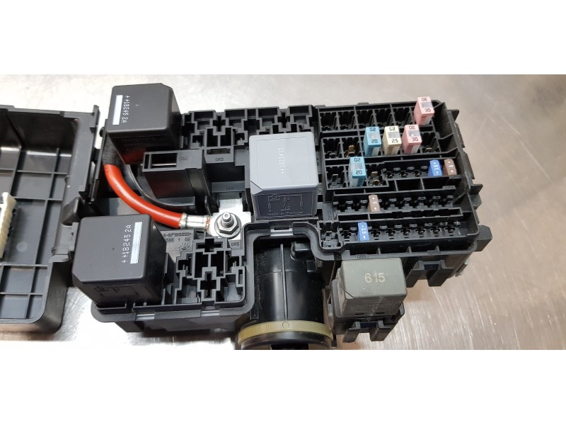 Recambio de caja reles / fusibles para volvo xc60 r design awd referencia OEM IAM 31384034  