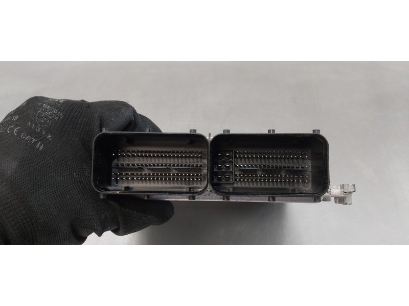 Recambio de centralita motor uce para hyundai tucson klass 2wd referencia OEM IAM 391992U100  