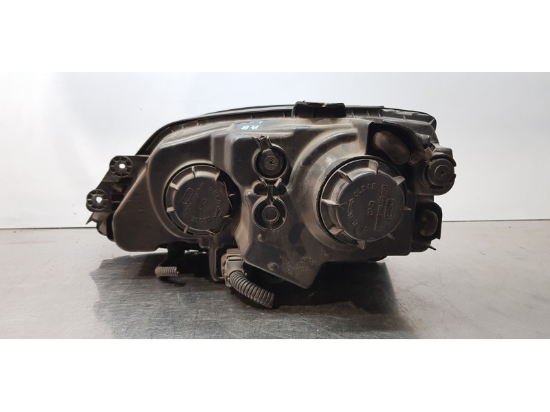 Recambio de faro derecho para kia sorento 2.5 crdi ex referencia OEM IAM 921023E010  