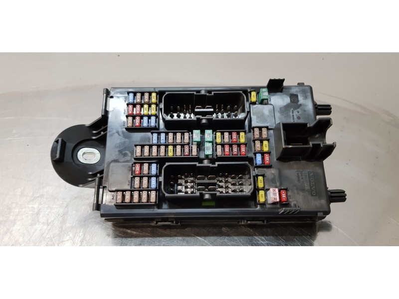 Recambio de caja reles / fusibles para volvo xc60 r design awd referencia OEM IAM 31682732  