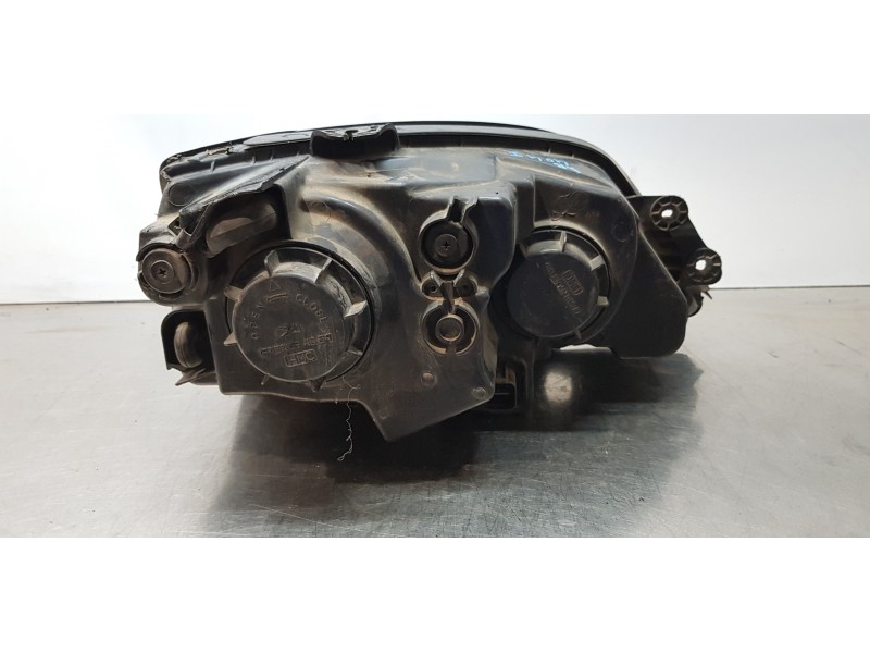 Recambio de faro izquierdo para kia sorento 2.5 crdi ex referencia OEM IAM 921013E010  