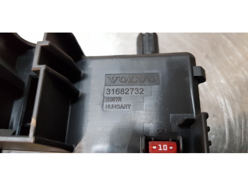 Recambio de caja reles / fusibles para volvo xc60 r design awd referencia OEM IAM 31682732  