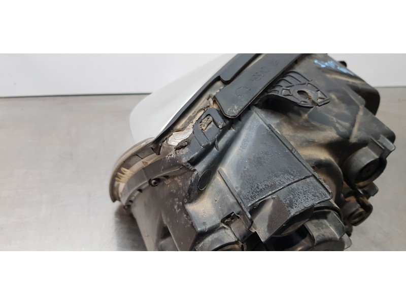 Recambio de faro izquierdo para kia sorento 2.5 crdi ex referencia OEM IAM 921013E010  