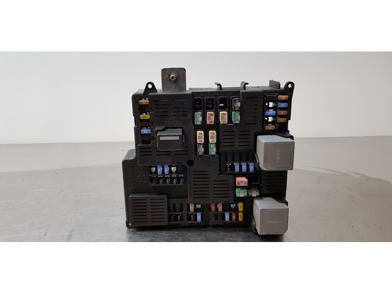 Recambio de caja reles / fusibles para volvo xc60 r design awd referencia OEM IAM 31473771  