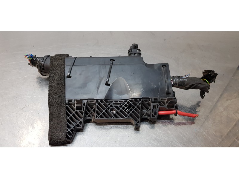 Recambio de caja reles / fusibles para volvo xc60 r design awd referencia OEM IAM 32200114  