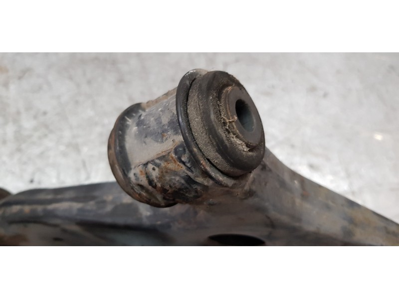 Recambio de brazo suspension inferior delantero derecho para ford c-max titanium referencia OEM IAM BV613A423AAD   Recambio de brazo suspension inferior delantero derecho para ford c-max titanium referencia OEM IAM BV613A423AAD