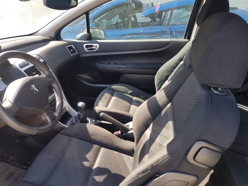 peugeot 307 berlina (s2) del año 2008