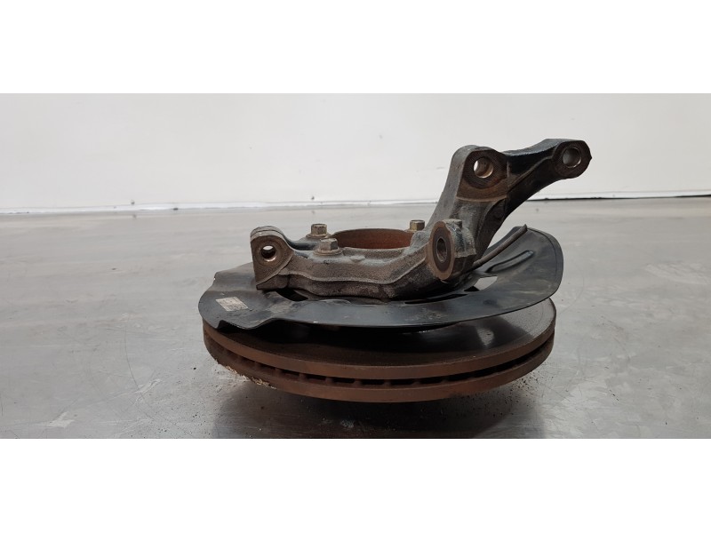 Recambio de mangueta delantera derecha para hyundai tucson klass 2wd referencia OEM IAM 51716D7000  