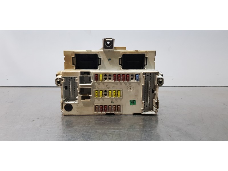Recambio de caja reles / fusibles para fiat 500l wagon (351) lounge referencia OEM IAM 52089836  
