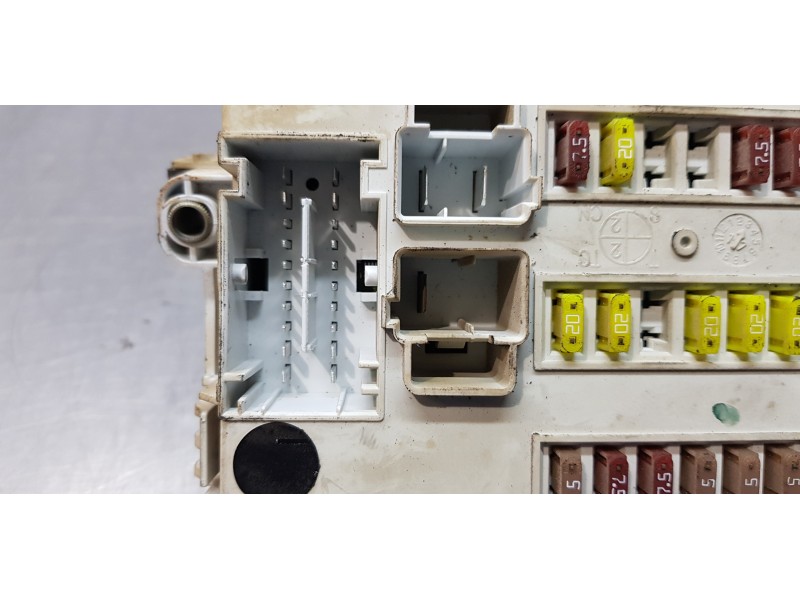 Recambio de caja reles / fusibles para fiat 500l wagon (351) lounge referencia OEM IAM 52089836  