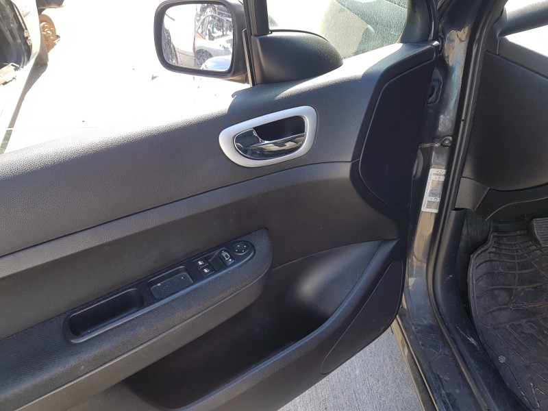 peugeot 307 berlina (s2) del año 2008