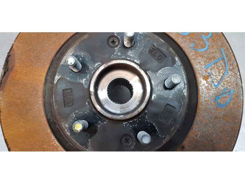 Recambio de mangueta delantera derecha para hyundai tucson klass 2wd referencia OEM IAM 51716D7000  