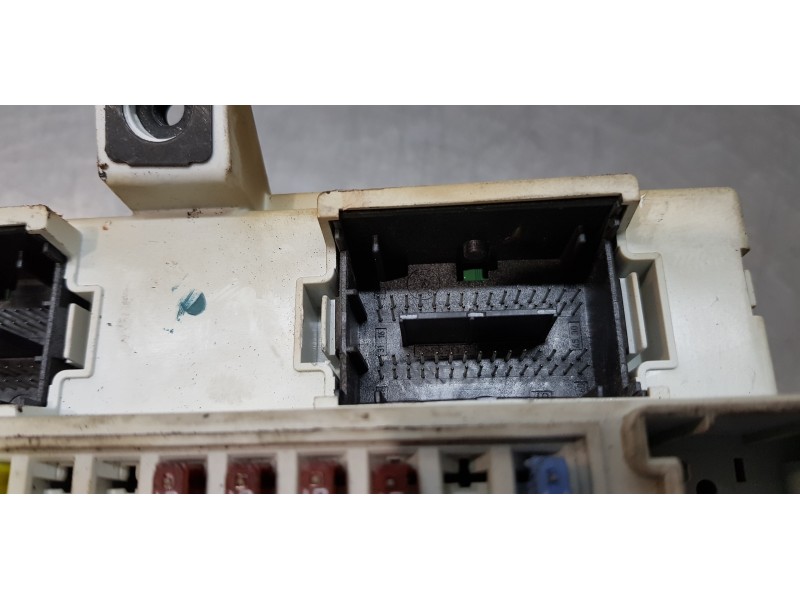 Recambio de caja reles / fusibles para fiat 500l wagon (351) lounge referencia OEM IAM 52089836  