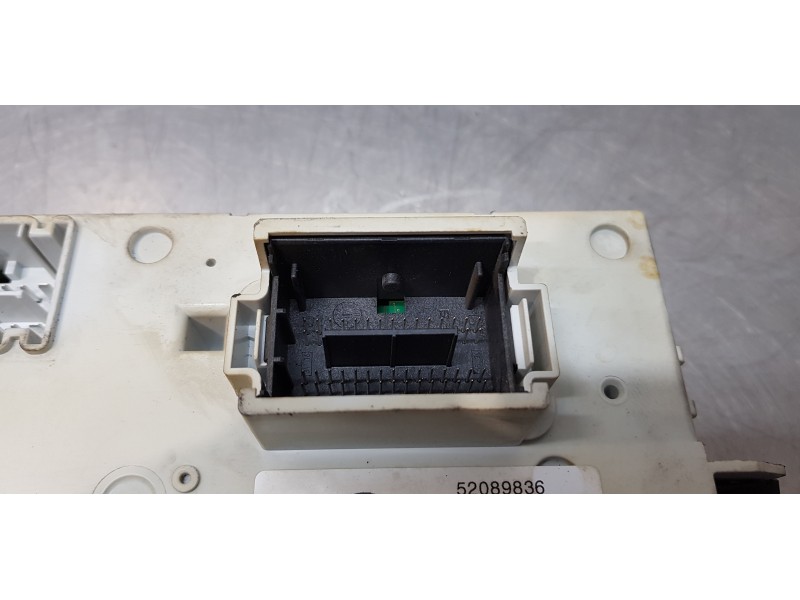 Recambio de caja reles / fusibles para fiat 500l wagon (351) lounge referencia OEM IAM 52089836  