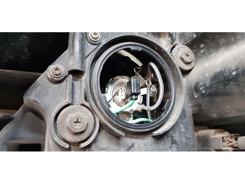 Recambio de faro derecho para hyundai terracan (hp) 2.9 crdi gl referencia OEM IAM 92104H1021  