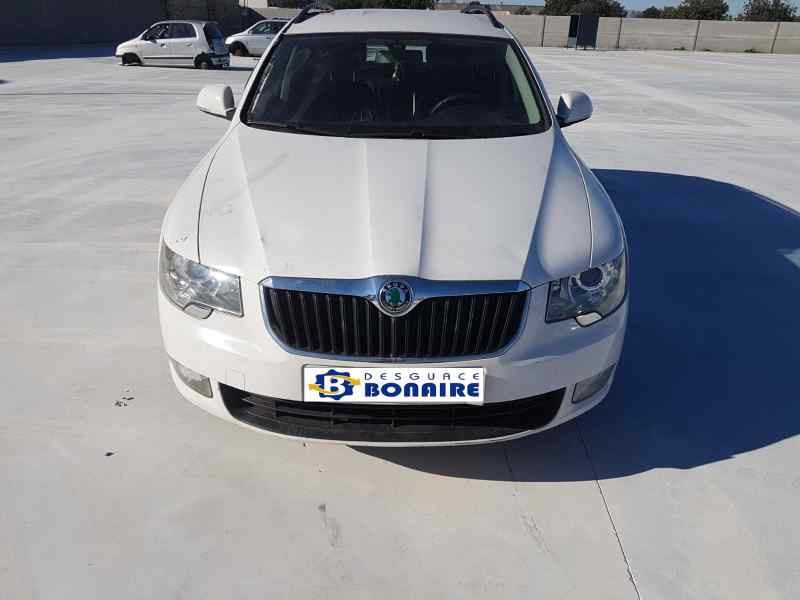 skoda superb combi (3t5) del año 2009