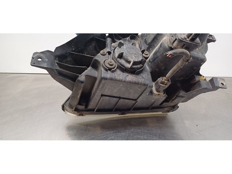 Recambio de faro derecho para hyundai terracan (hp) 2.9 crdi gl referencia OEM IAM 92104H1021  