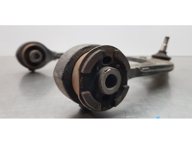 Recambio de brazo suspension superior delantero izquierdo para chrysler 300 c touring 3.0 crd referencia OEM IAM 4782665AB  