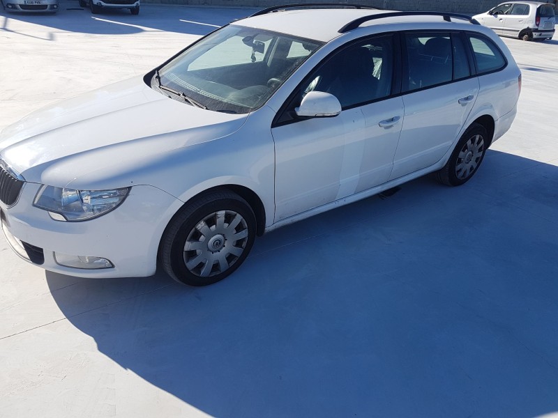 skoda superb combi (3t5) del año 2009