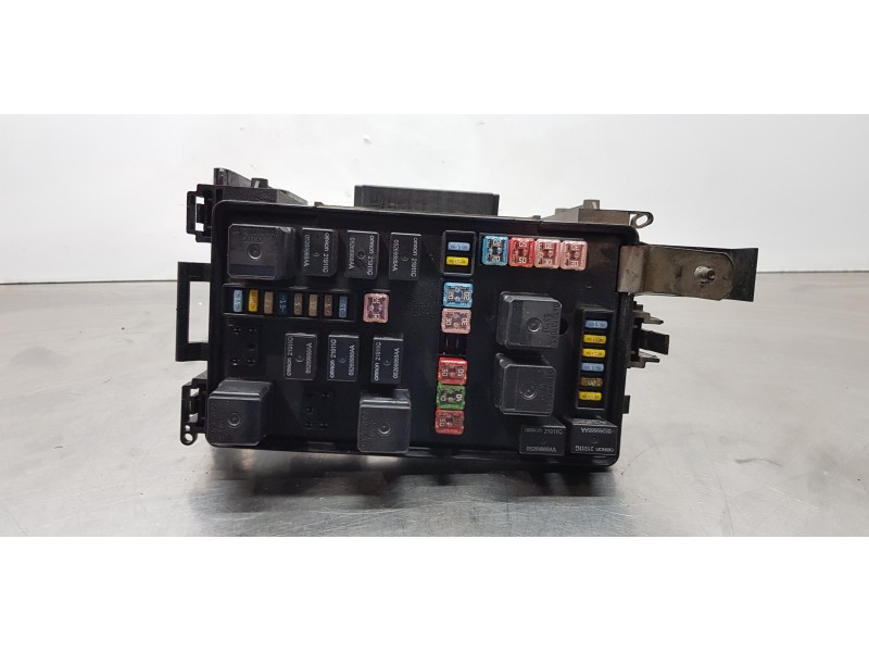 Recambio de caja reles / fusibles para chrysler 300 c touring 3.0 crd referencia OEM IAM P04692233AC   Recambio de caja reles / fusibles para chrysler 300 c touring 3.0 crd referencia OEM IAM P04692233AC