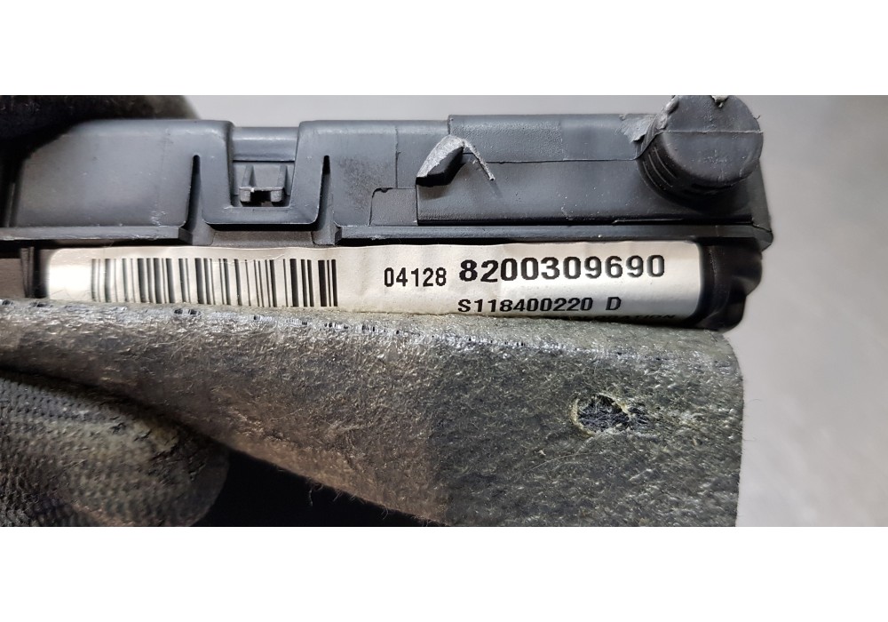 Recambio de caja reles / fusibles para renault megane ii classic berlina confort authentique referencia OEM IAM 8200309690   Recambio de caja reles / fusibles para renault megane ii classic berlina confort authentique referencia OEM IAM 8200309690